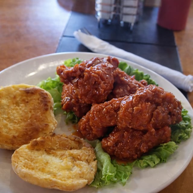 5 Party Wings with Grilled Bread.