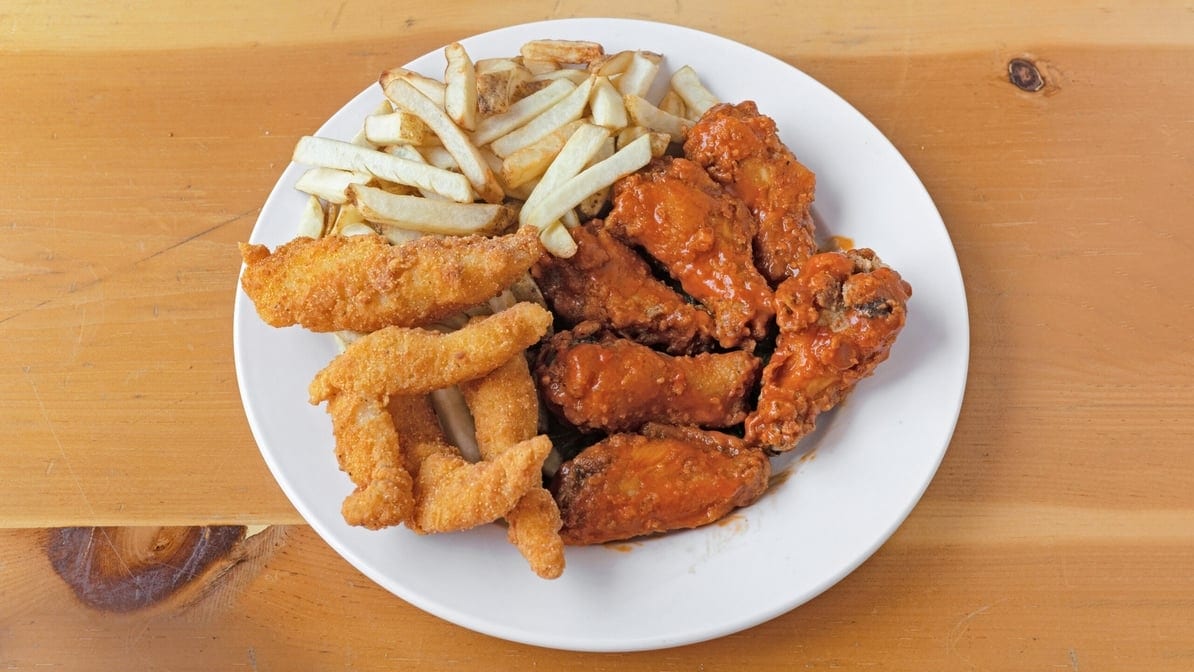 12 Party Wings & 1 Lb Fish Family Special.